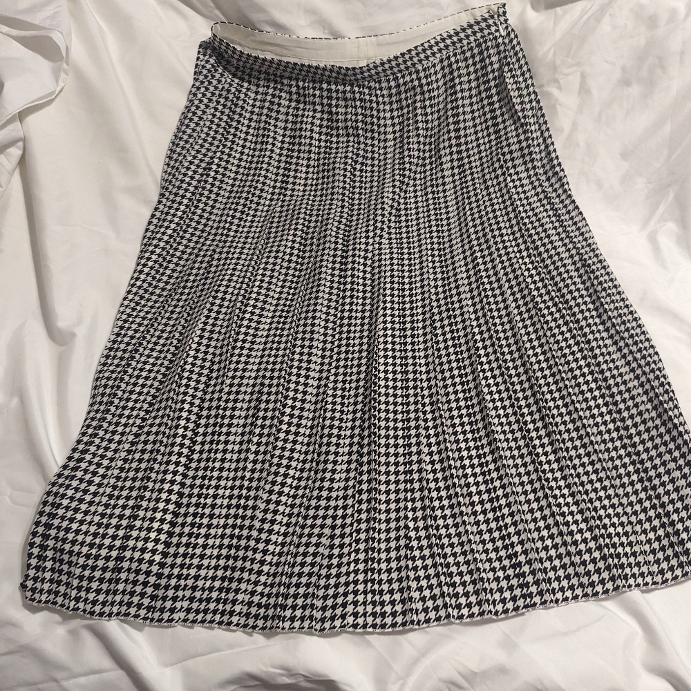 Banana Republic Factory pleated  houndstooth midi skirt